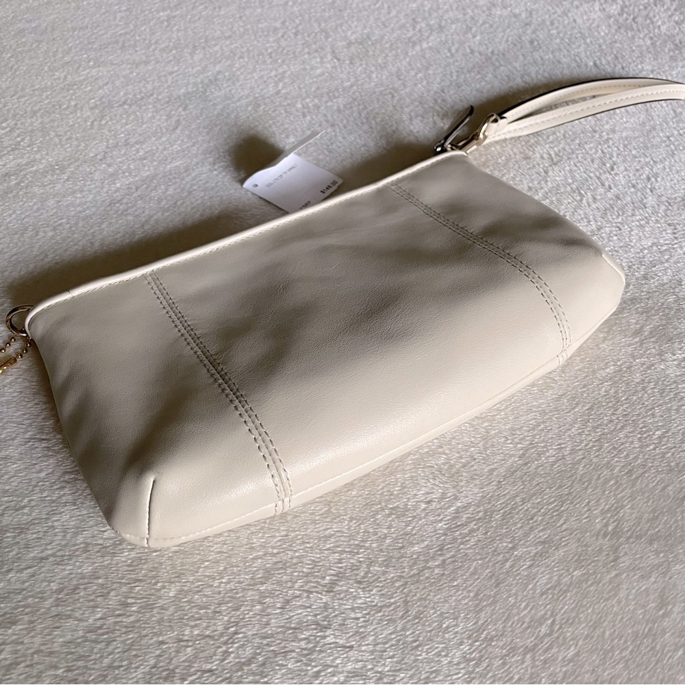 NWT Coach Ivory Leather Wristlet | Cream Minimal Clutch | $148 Retail - Picture 6 of 9